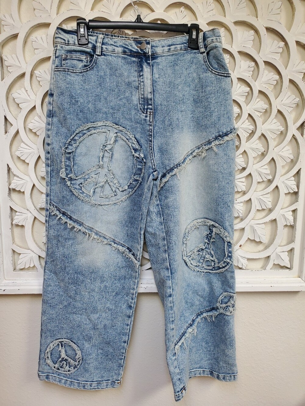 Davi And Danni Peace Sign Distress Denim Jeans NWT Size Large
